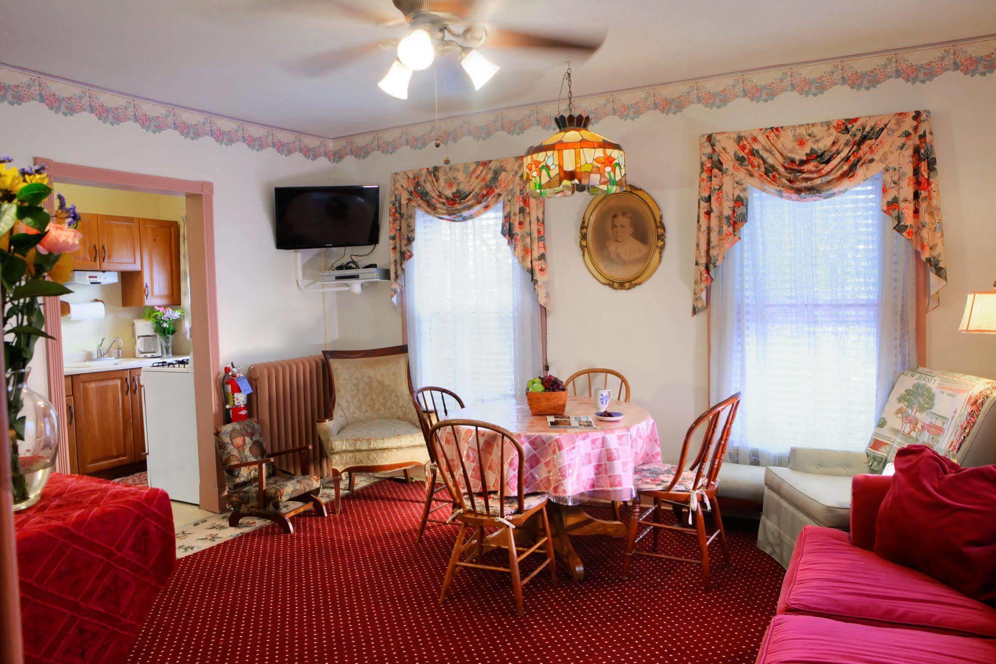 Antoinette'S Apartments & Suites Cape May Exterior foto